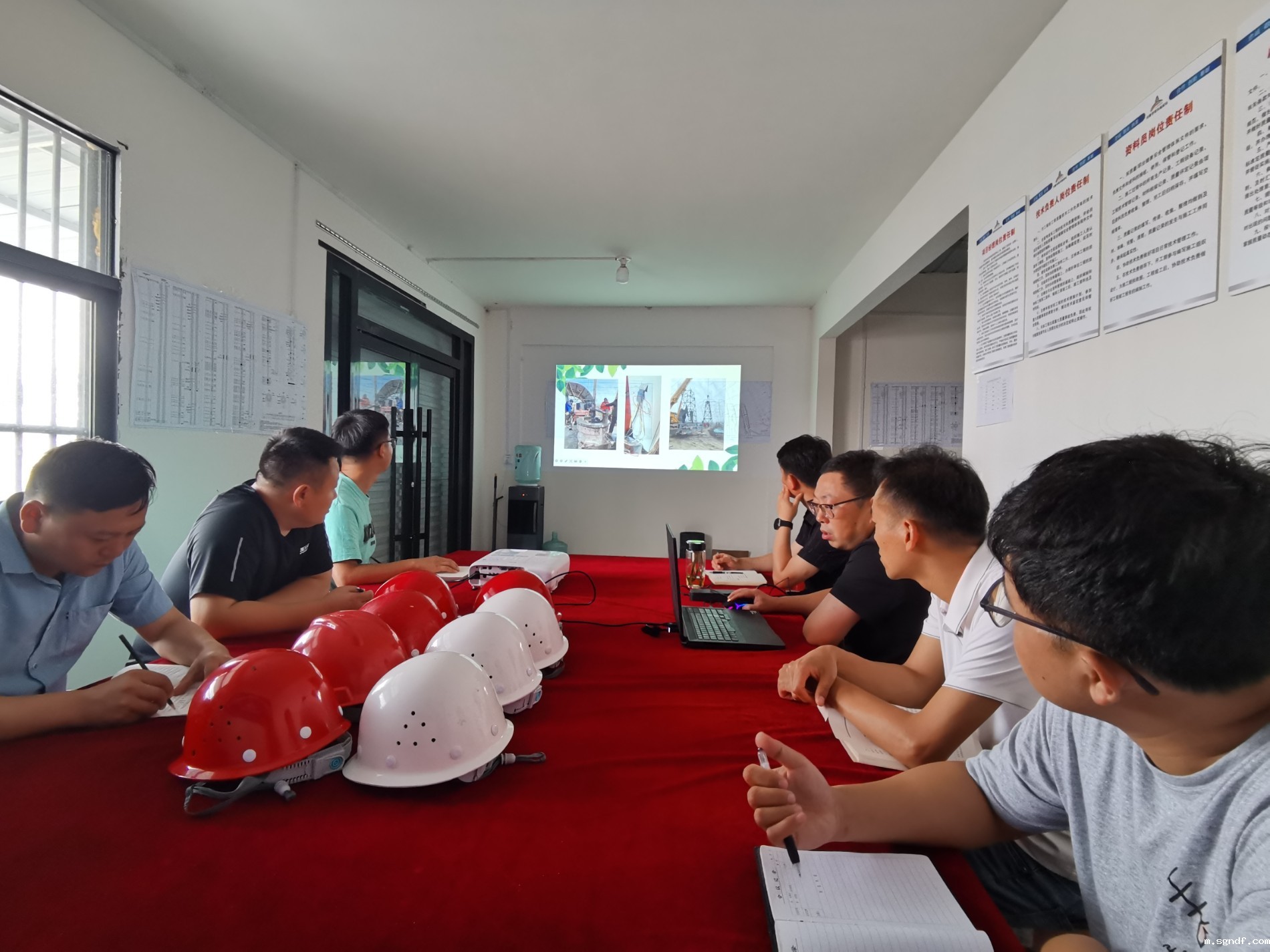 610d1bde6678de41b52cc12ceb632e1.jpg 610d1bde6678de41b52cc12ceb632e1.jpg