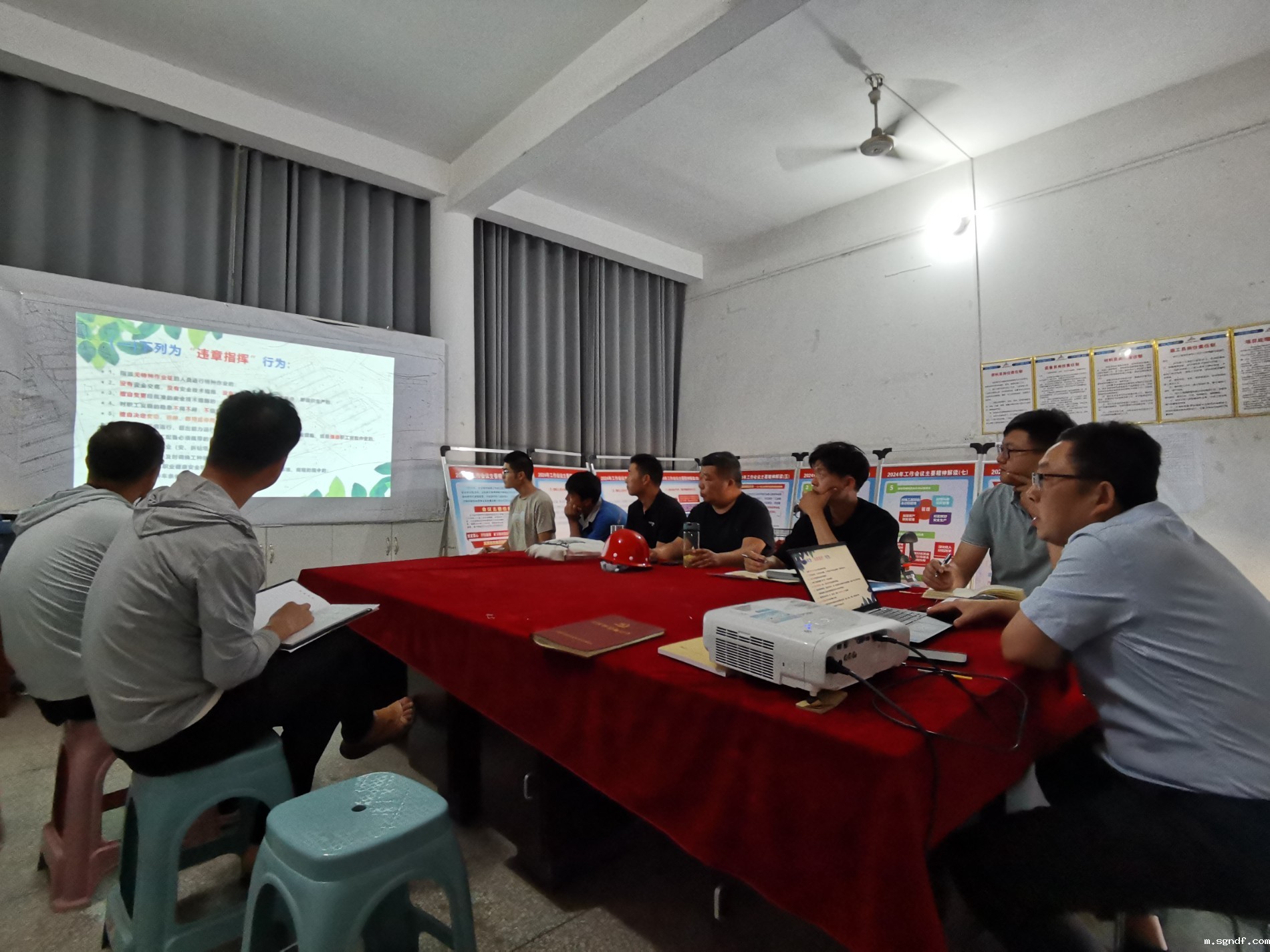 b0c28edfb2331516de8d0e76e29e868.jpg b0c28edfb2331516de8d0e76e29e868.jpg