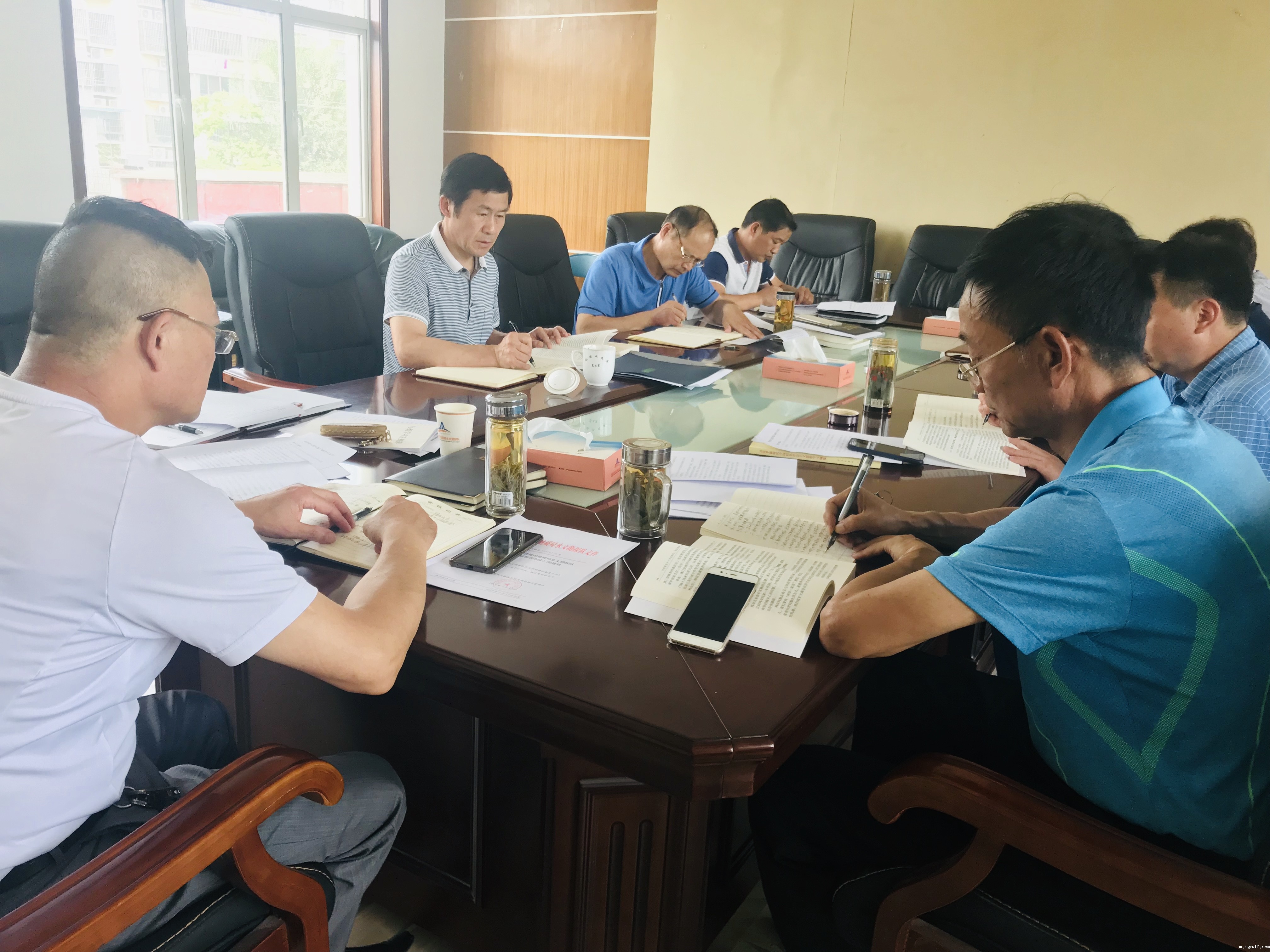 伟德体育直播理论中心组学习.jpg 伟德体育直播理论中心组学习.jpg