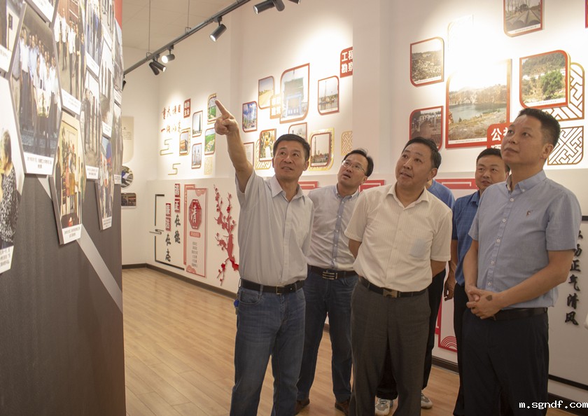 省直机关工会主任李宗军一行参观sgndf党员活动室JPG (2)_副本.jpg